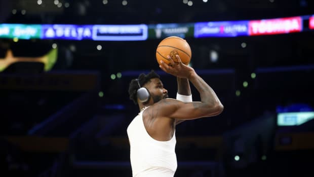 Portland Trail Blazers center Deandre Ayton (2) warms up before a game against the Los Angeles Lakers at Crypto.com Arena.
